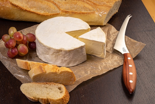 Herder Mola bij kaas en brood